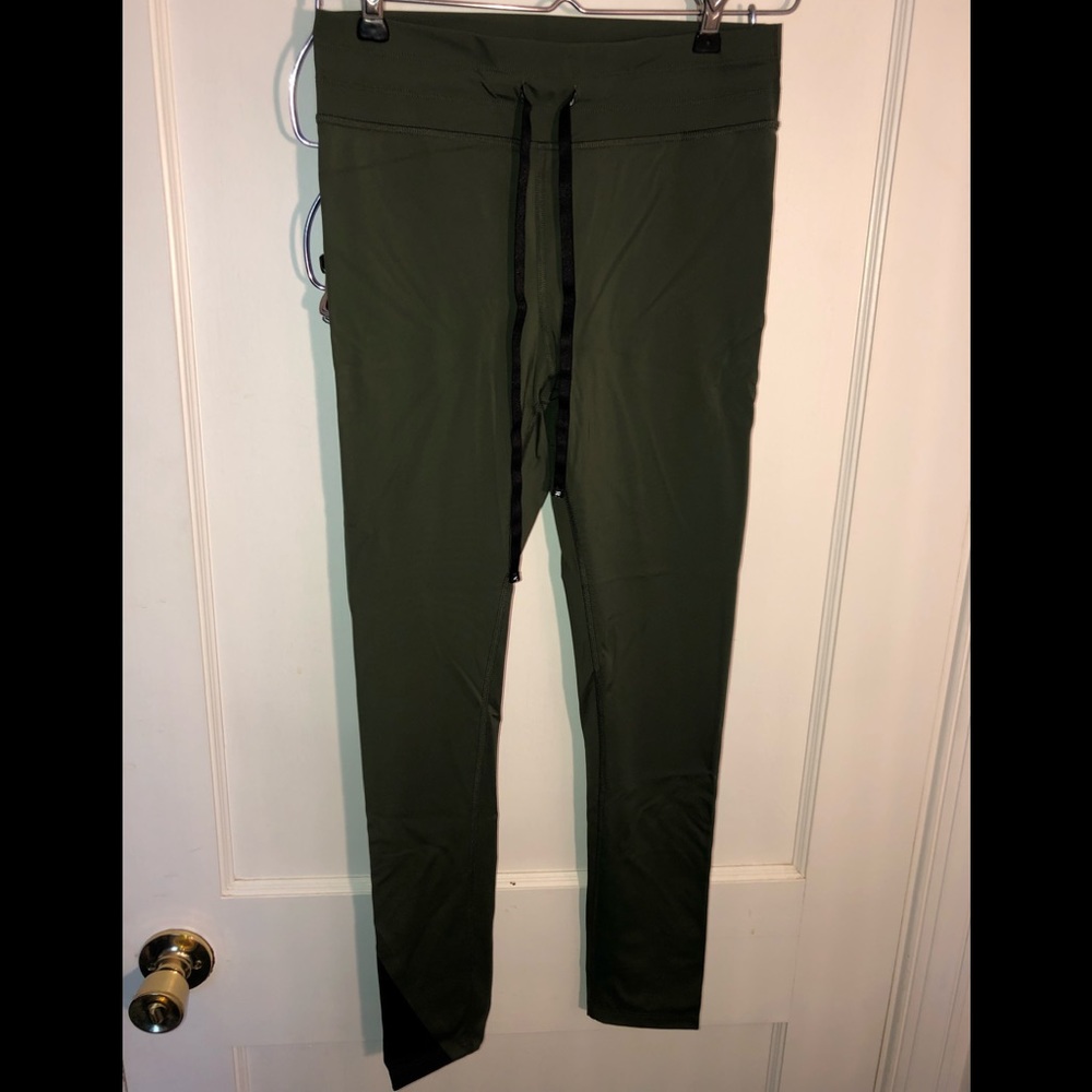 ✨⚠️LIKE NEW AARMY CHELSEA LUXURY GREEN ATHLETIC LEGGINGS SIZE M YOGA WOR…